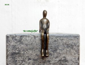 074* bronzen meisje M