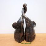081* Bronzen olifanten verliefd