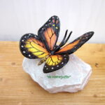 041* Bronzen vlinder op steen